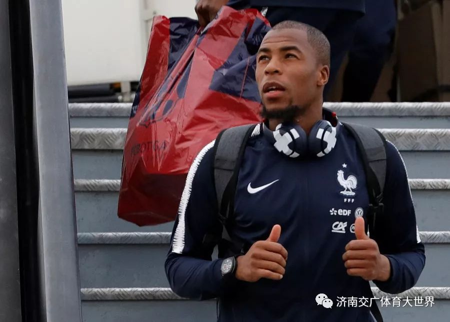 清晨突围战来临，摩纳哥围绕荷甲伤情更新，赛场秩序良好，年轻球员得到机会