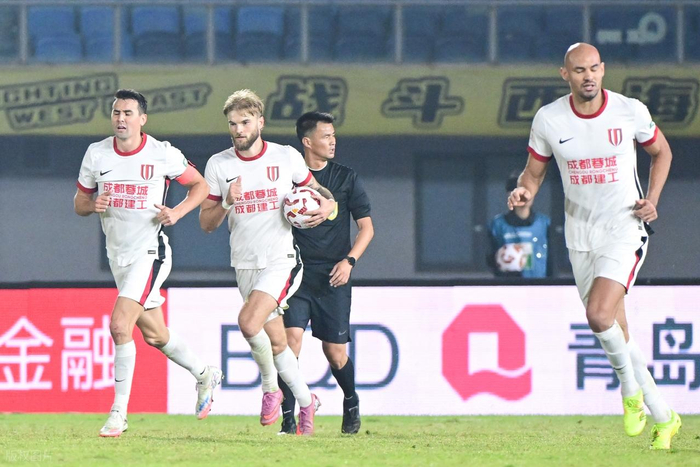 赛前突围战来临,上海海港围绕中超防线松动,引发热议,轮换策略成焦点的简单介绍 赛前突围战来临,上海海港围绕中超防线松动,引发热议,轮换策略成焦点的简单介绍