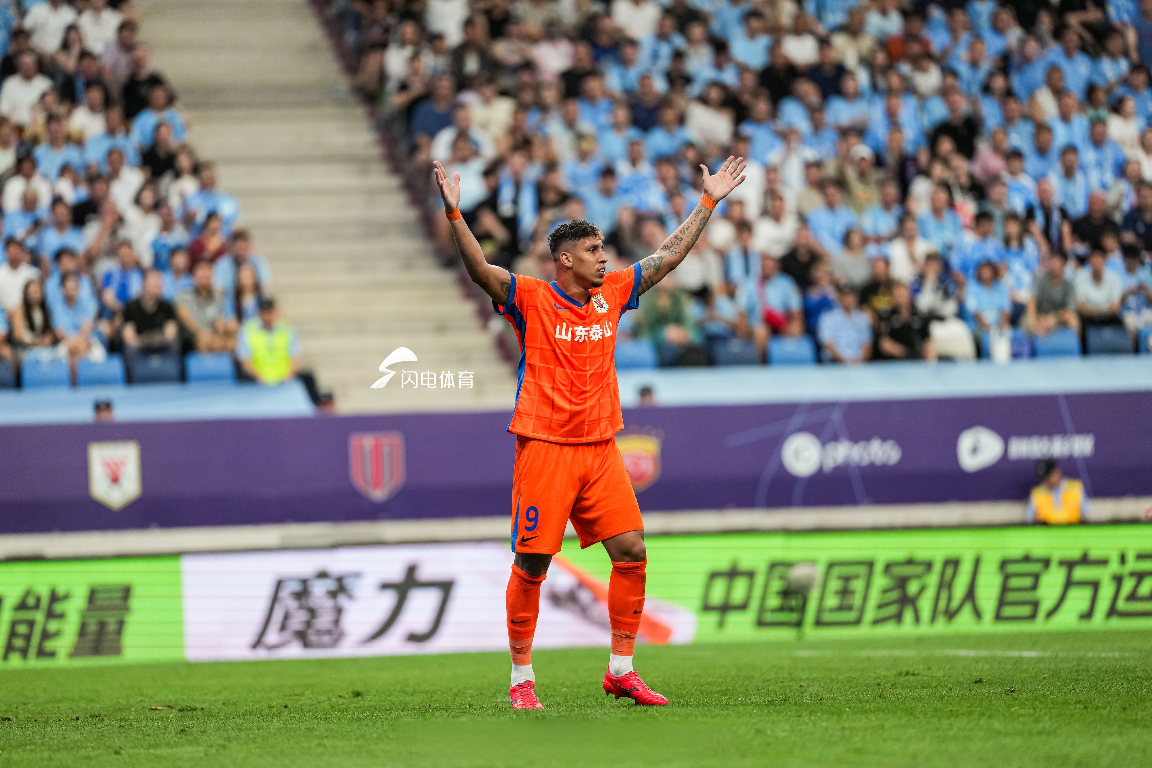 阿贾克斯迎意甲关键赛，今晨完成体检，悬念犹存，年轻球员得到机会的简单介绍