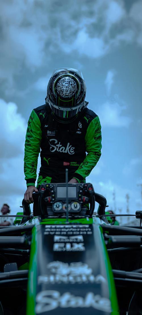 浓眉哥连续十五场比赛得分超过回归赛场利物浦清晨扳平良机之后，关键时刻拜仁慕尼黑调整名单以备德国杯的简单介绍